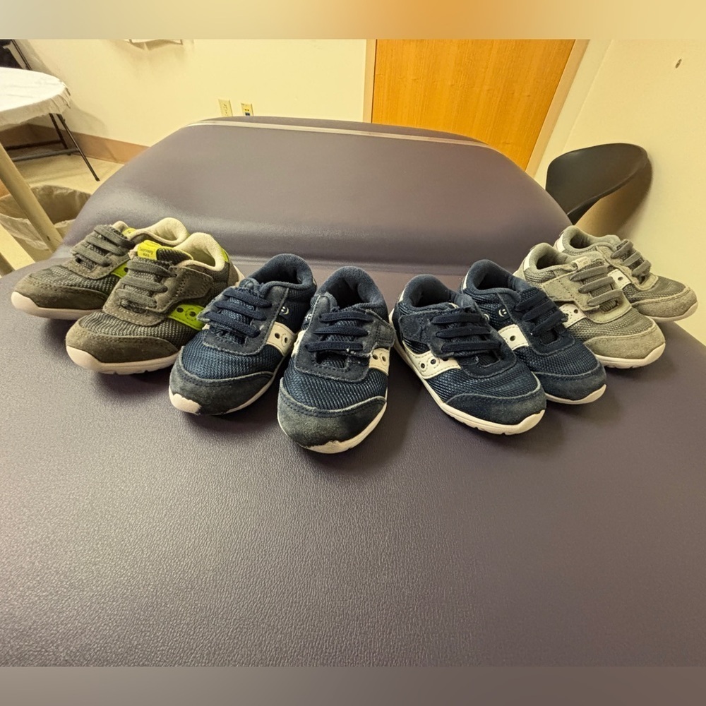 Saucony Toddler 5W Navy&White Sneakers. GUC. Exclt Velcro. 15% off w 2+ Bundle. - Picture 4 of 12